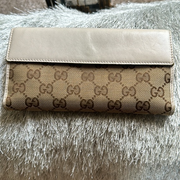 Gucci Beige Monogram Wallet - Picture 5 of 12